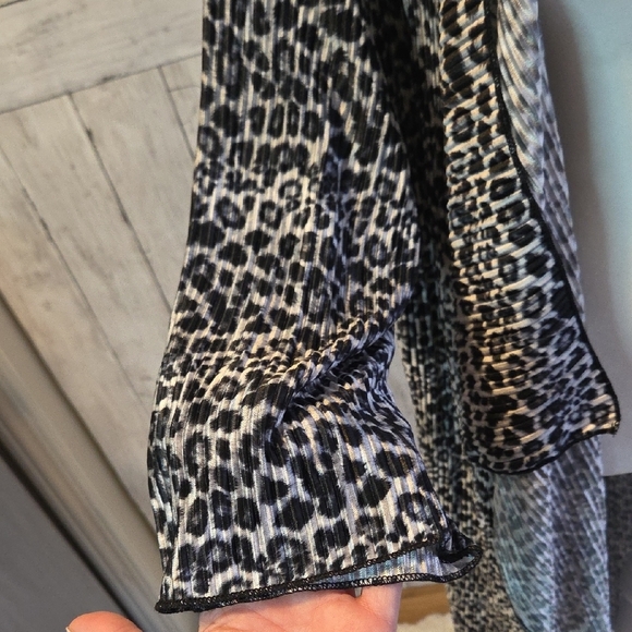 Rare Leopard Print Lularoe Shirley Accordian Cardigan - Picture 3 of 5